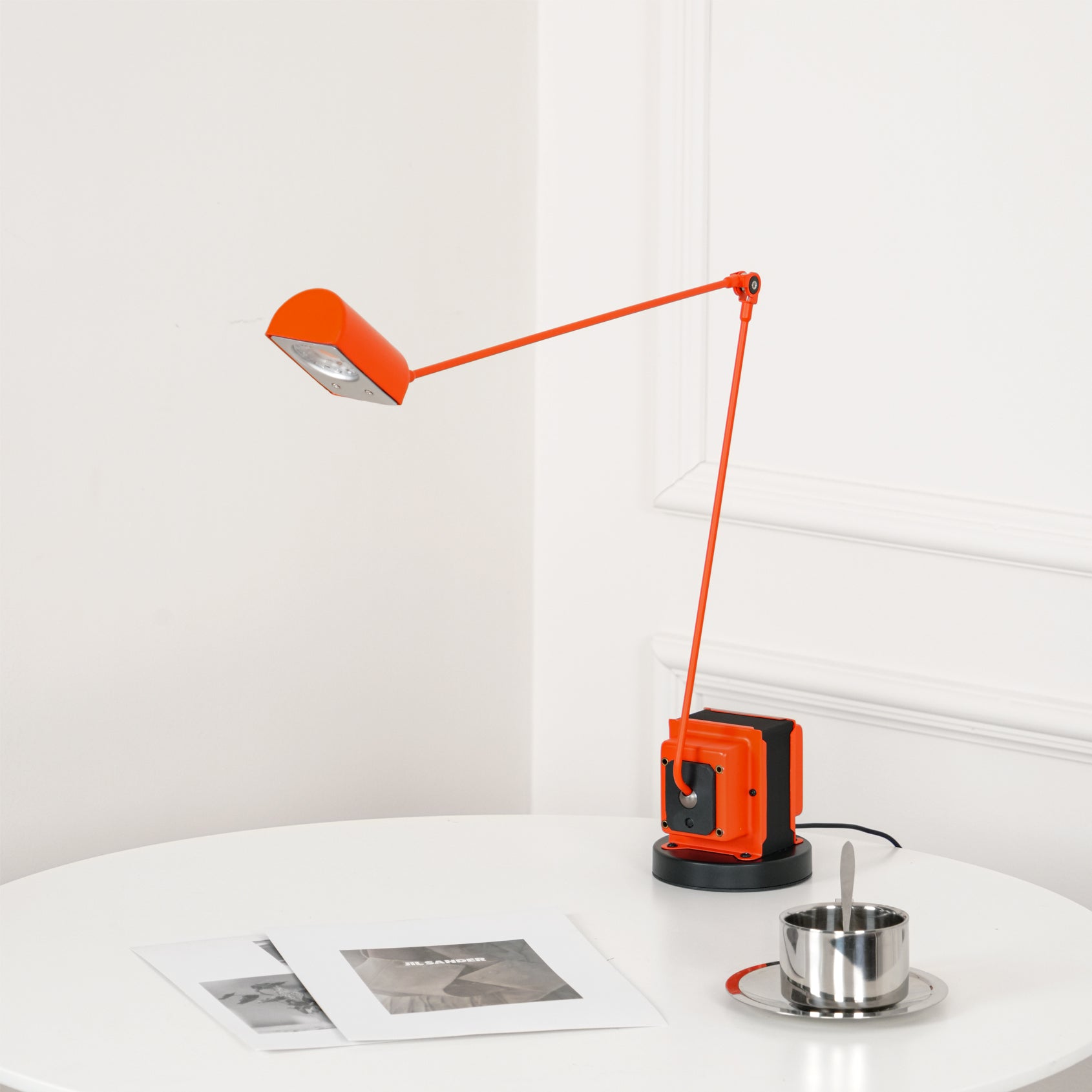Lampe de Table Élégante et Polyvalente - Diffuseur Rotatif et Gradation Ajustable