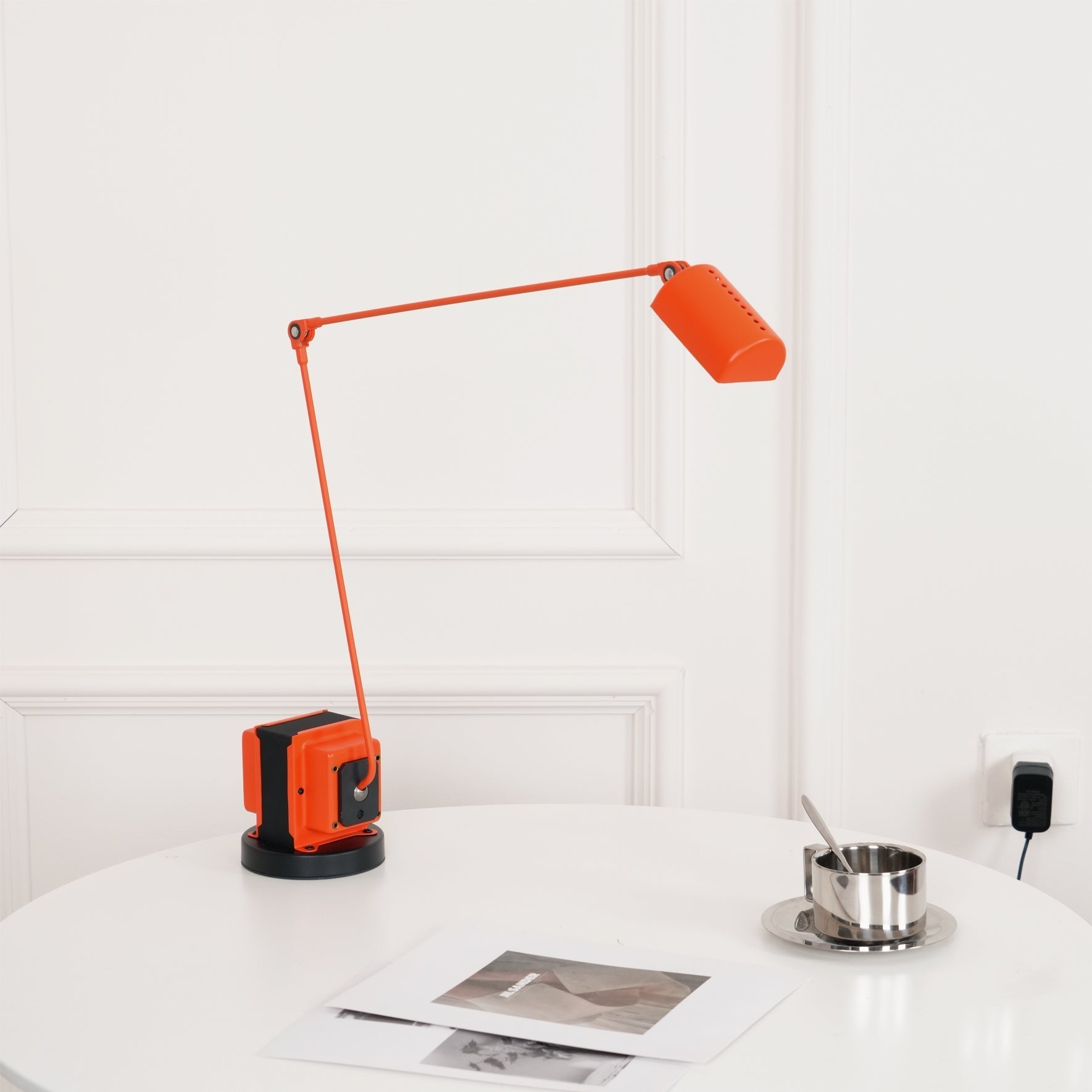 Lampe de Table Élégante et Polyvalente - Diffuseur Rotatif et Gradation Ajustable