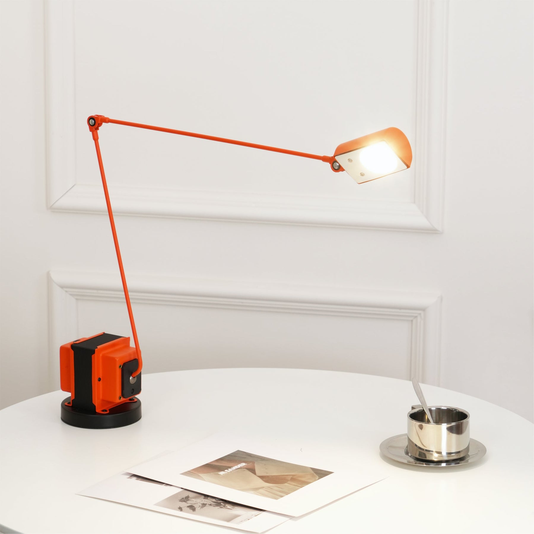 Lampe de Table Élégante et Polyvalente - Diffuseur Rotatif et Gradation Ajustable