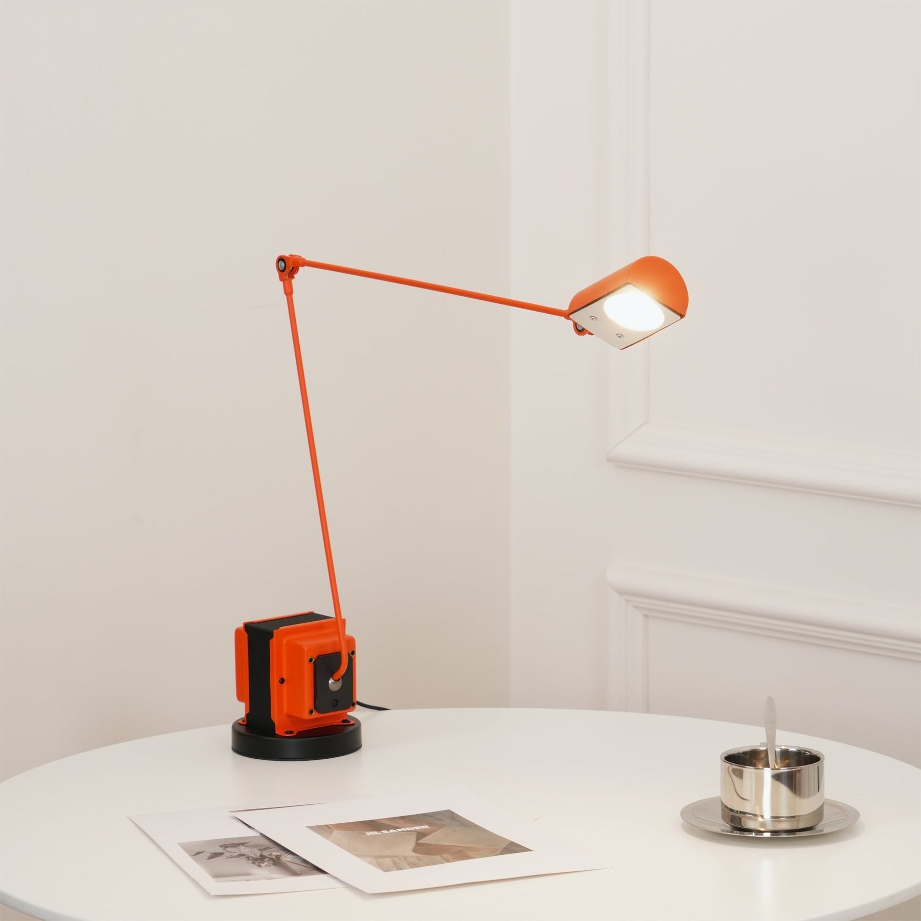 Lampe de Table Élégante et Polyvalente - Diffuseur Rotatif et Gradation Ajustable