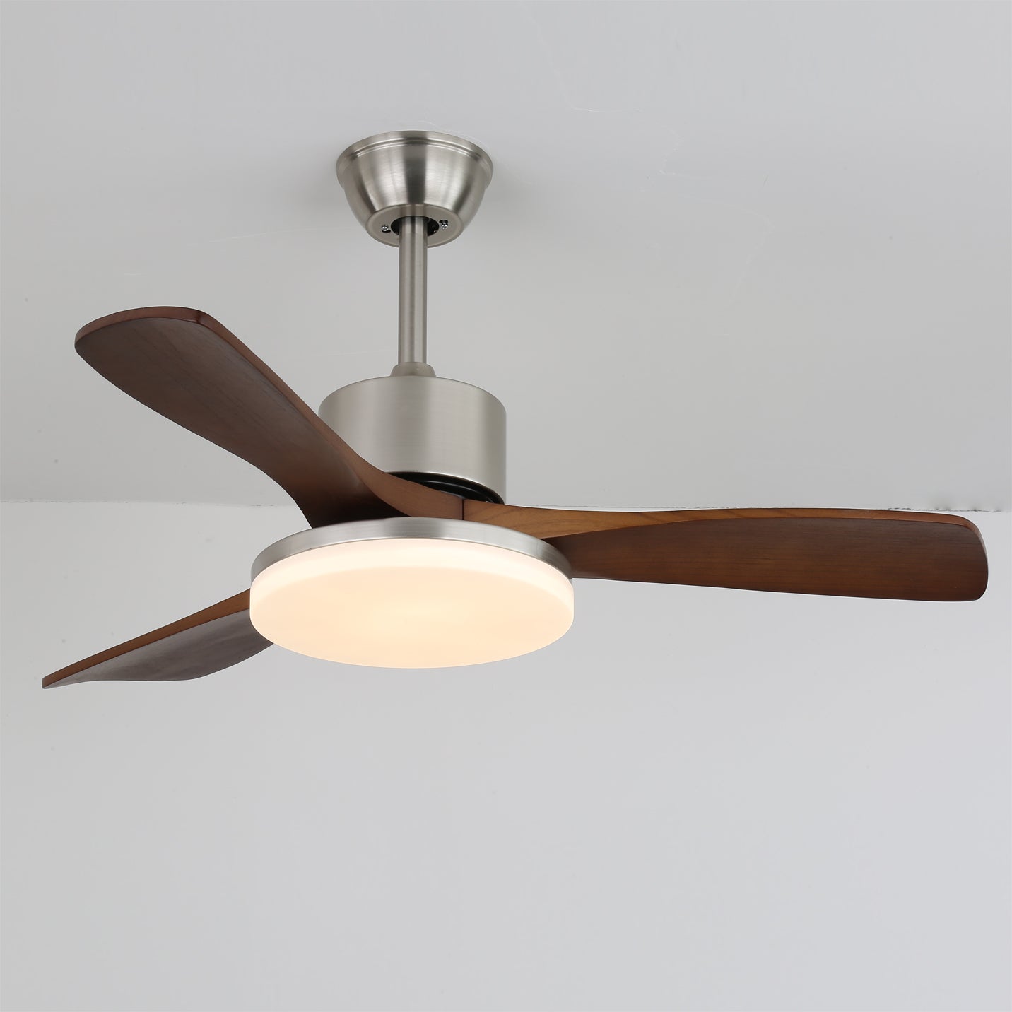 Ventilateur de Plafond en Bois - Élégance Naturelle et Éclairage Doux