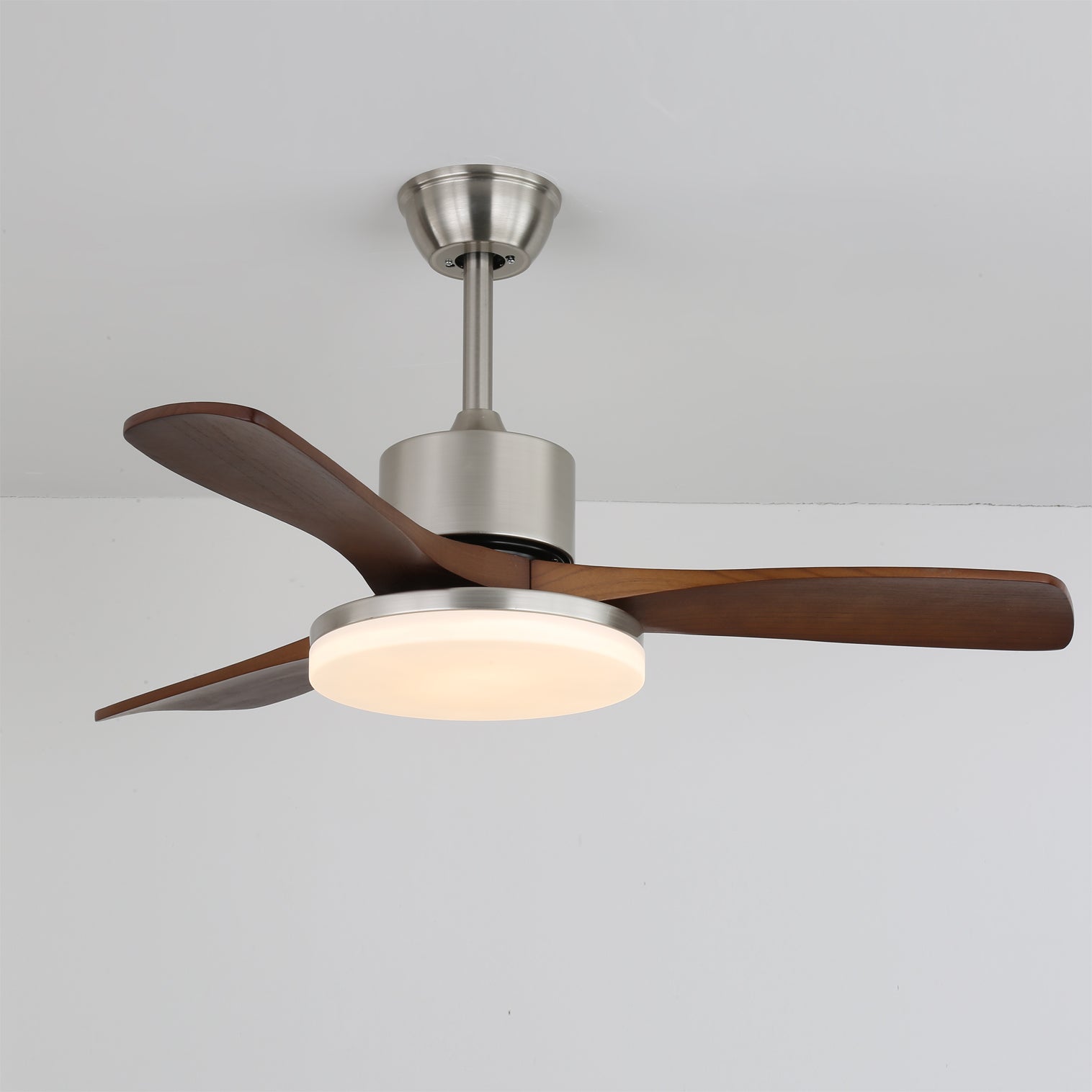 Ventilateur de Plafond en Bois - Élégance Naturelle et Éclairage Doux