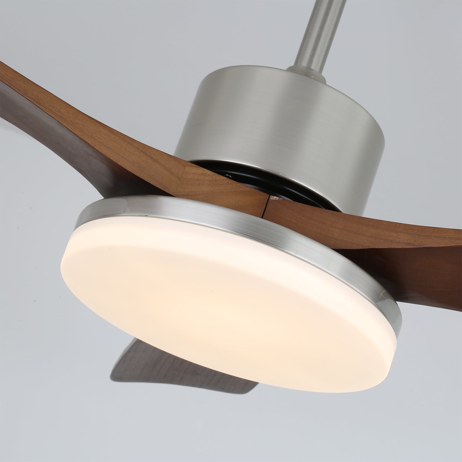 Ventilateur de Plafond en Bois - Élégance Naturelle et Éclairage Doux