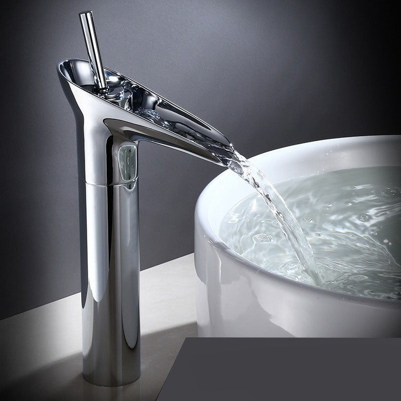 Robinet de Salle de Bain Cascade - Élégance Rétro avec Écoulement Luxueux