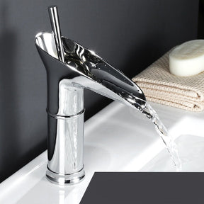 Robinet de Salle de Bain Cascade - Élégance Rétro avec Écoulement Luxueux