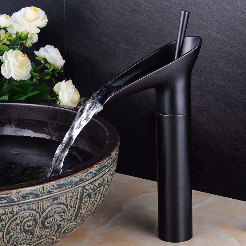 Robinet de Salle de Bain Cascade - Élégance Rétro avec Écoulement Luxueux