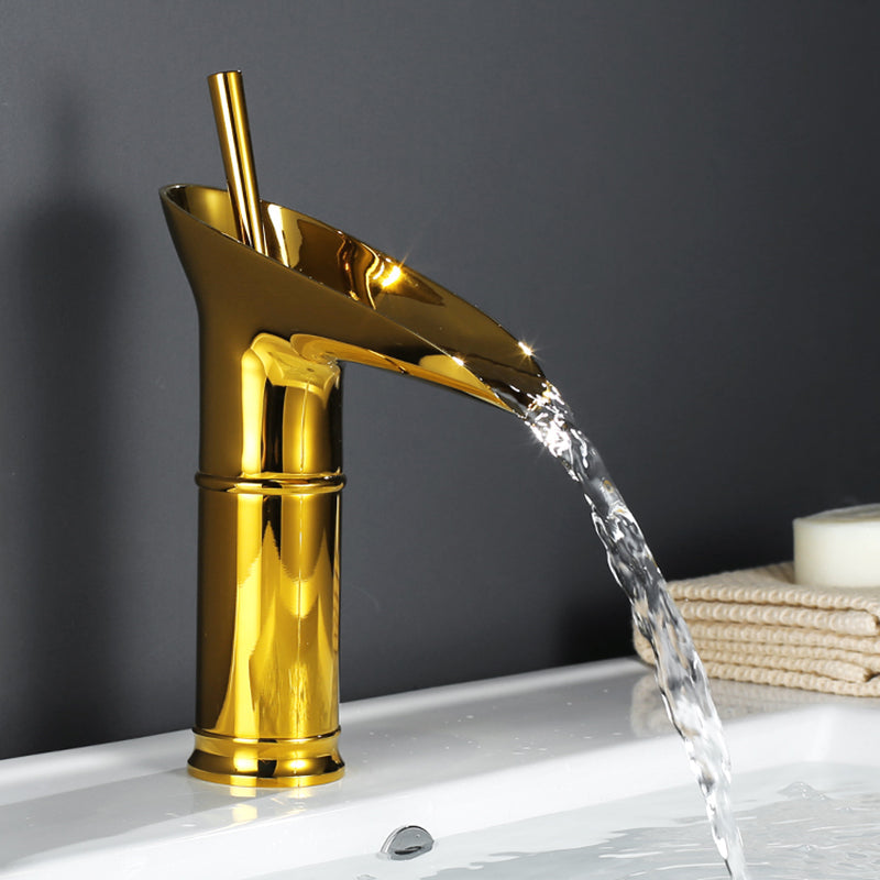 Robinet de Salle de Bain Cascade - Élégance Rétro avec Écoulement Luxueux