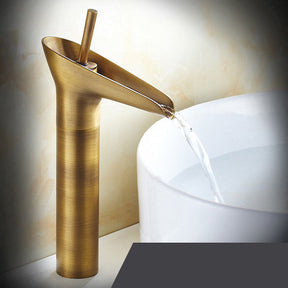 Robinet de Salle de Bain Cascade - Élégance Rétro avec Écoulement Luxueux