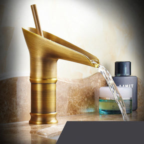 Robinet de Salle de Bain Cascade - Élégance Rétro avec Écoulement Luxueux