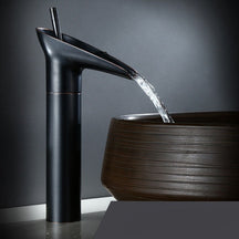 Robinet de Salle de Bain Cascade - Élégance Rétro avec Écoulement Luxueux