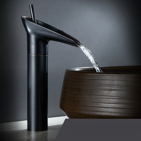 Robinet de Salle de Bain Cascade - Élégance Rétro avec Écoulement Luxueux
