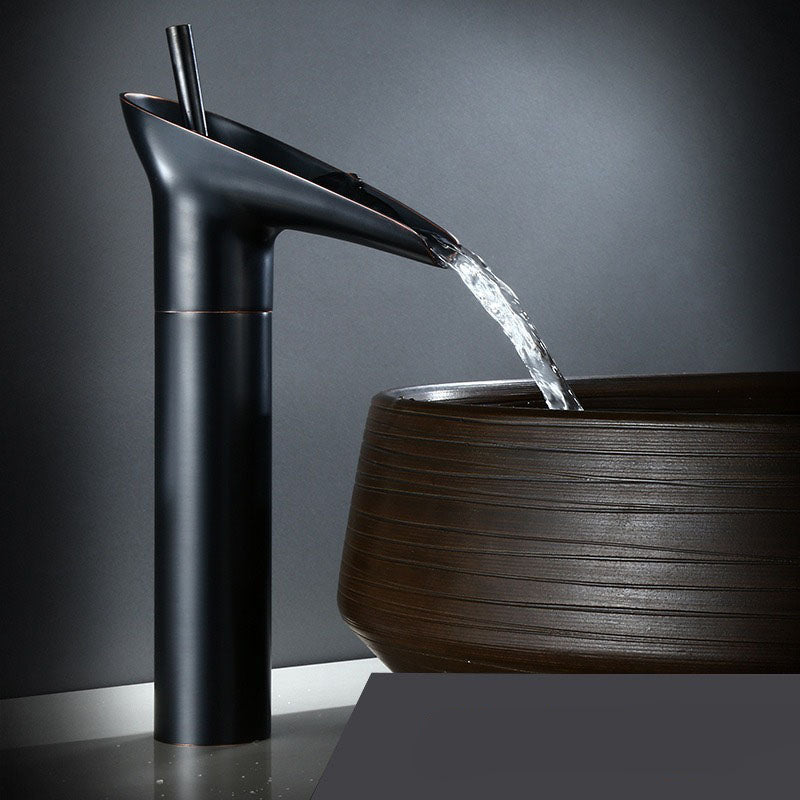 Robinet de Salle de Bain Cascade - Élégance Rétro avec Écoulement Luxueux