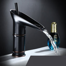 Robinet de Salle de Bain Cascade - Élégance Rétro avec Écoulement Luxueux