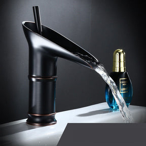 Robinet de Salle de Bain Cascade - Élégance Rétro avec Écoulement Luxueux