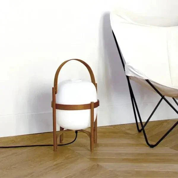 Lampe de Table en Bois avec Abat-jour en Verre - Élégance et Fonctionnalité Polyvalente