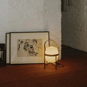 Lampe de Table en Bois avec Abat-jour en Verre - Élégance et Fonctionnalité Polyvalente