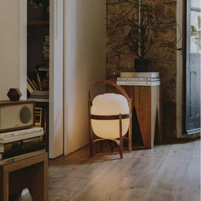 Lampe de Table en Bois avec Abat-jour en Verre - Élégance et Fonctionnalité Polyvalente