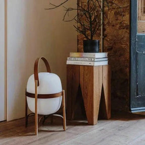 Lampe de Table en Bois avec Abat-jour en Verre - Élégance et Fonctionnalité Polyvalente