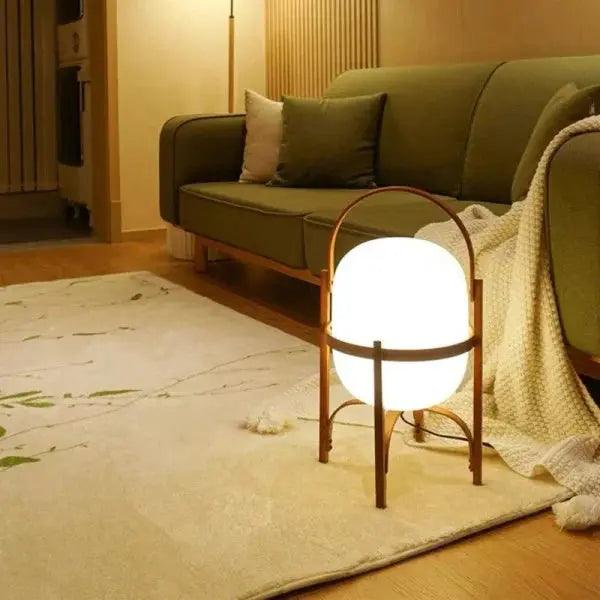 Lampe de Table en Bois avec Abat-jour en Verre - Élégance et Fonctionnalité Polyvalente