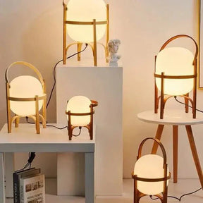 Lampe de Table en Bois avec Abat-jour en Verre - Élégance et Fonctionnalité Polyvalente