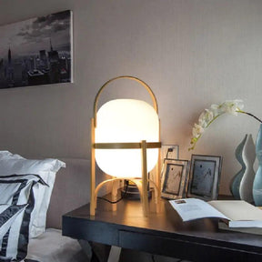 Lampe de Table en Bois avec Abat-jour en Verre - Élégance et Fonctionnalité Polyvalente