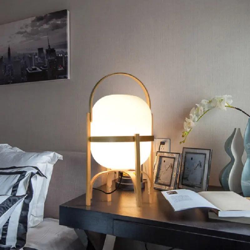Lampe de Table en Bois avec Abat-jour en Verre - Élégance et Fonctionnalité Polyvalente