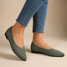Mocassins à enfiler en maille femme détail chaîne silhouette pointue élégante