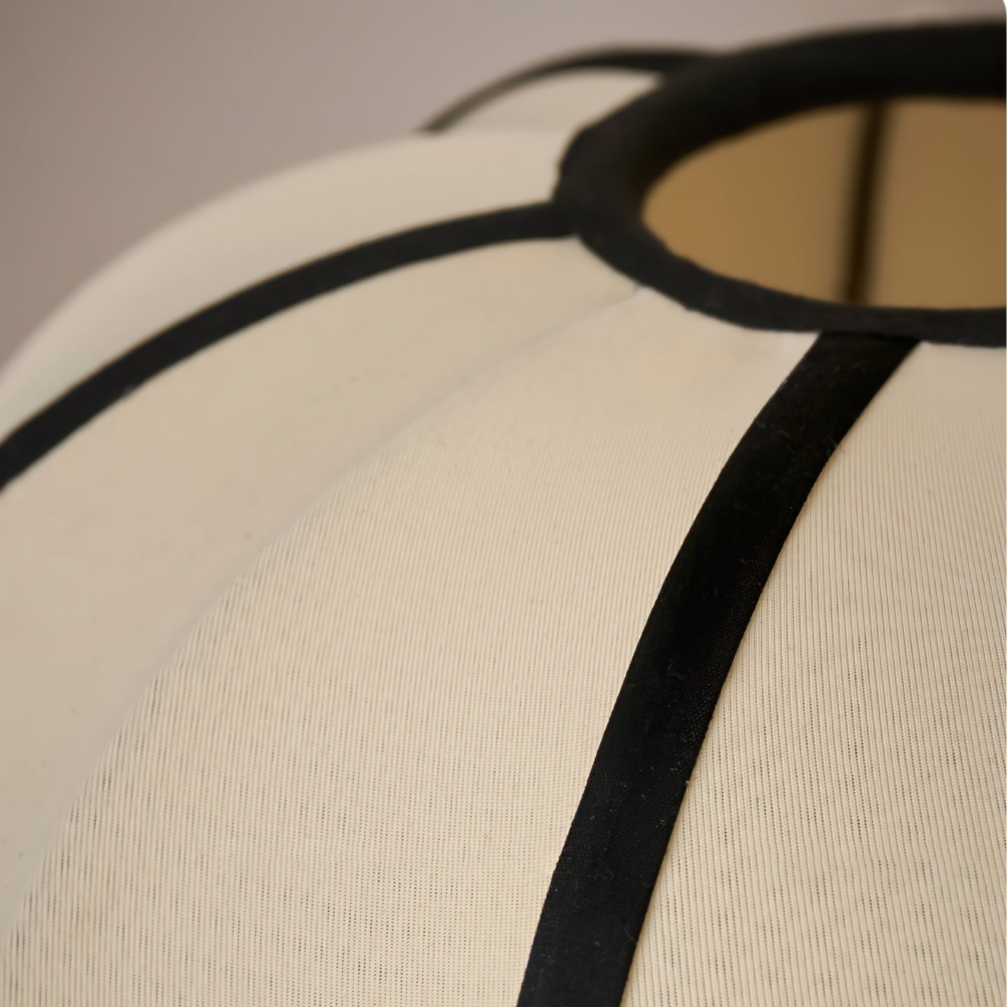 Lampe de Table Moderne - Éclairage Chaud et Design Élégant
