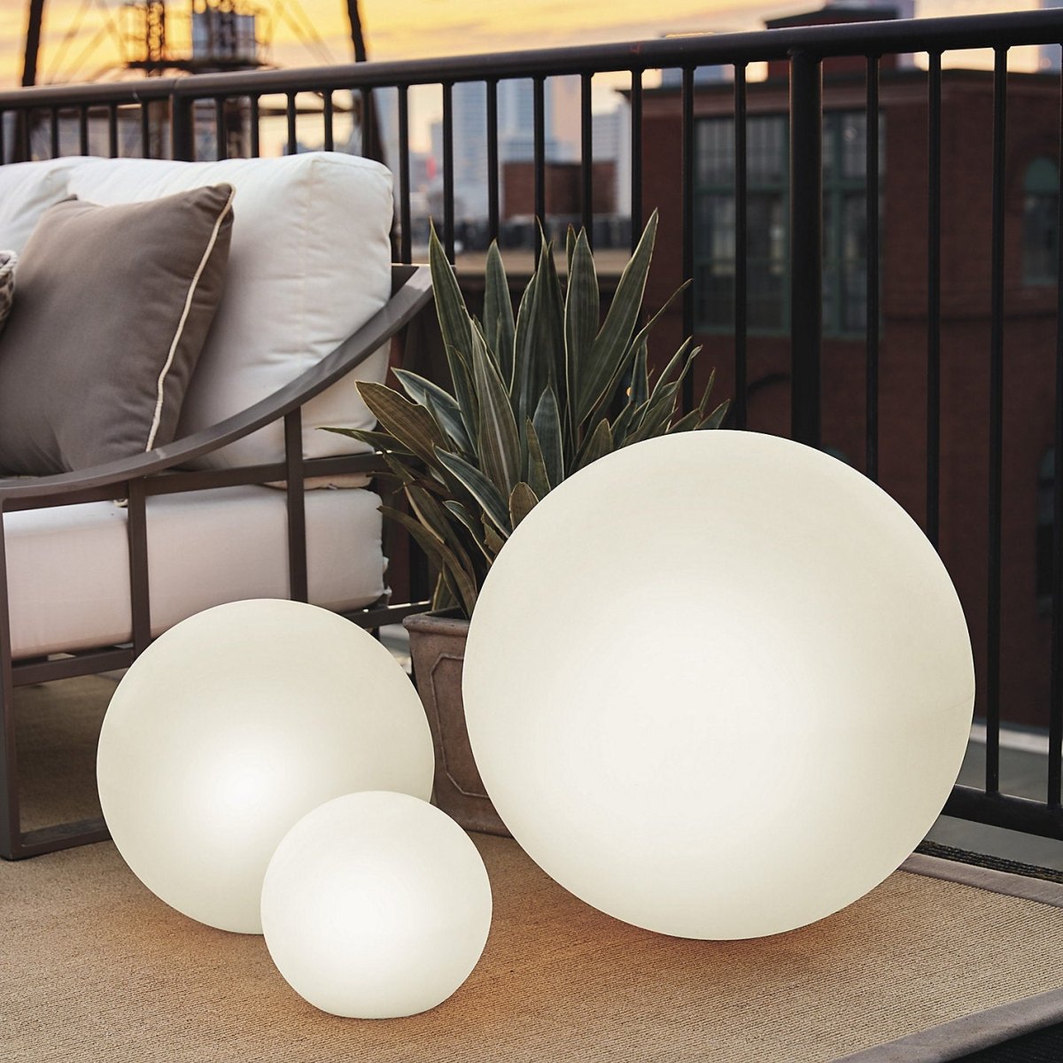 Lampe LED Portable de Jardin - Éclairage Rechargeable et Ambiance Colorée
