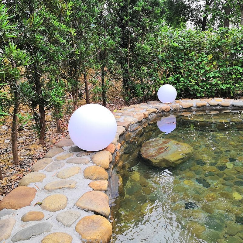 Lampe LED Portable de Jardin - Éclairage Rechargeable et Ambiance Colorée