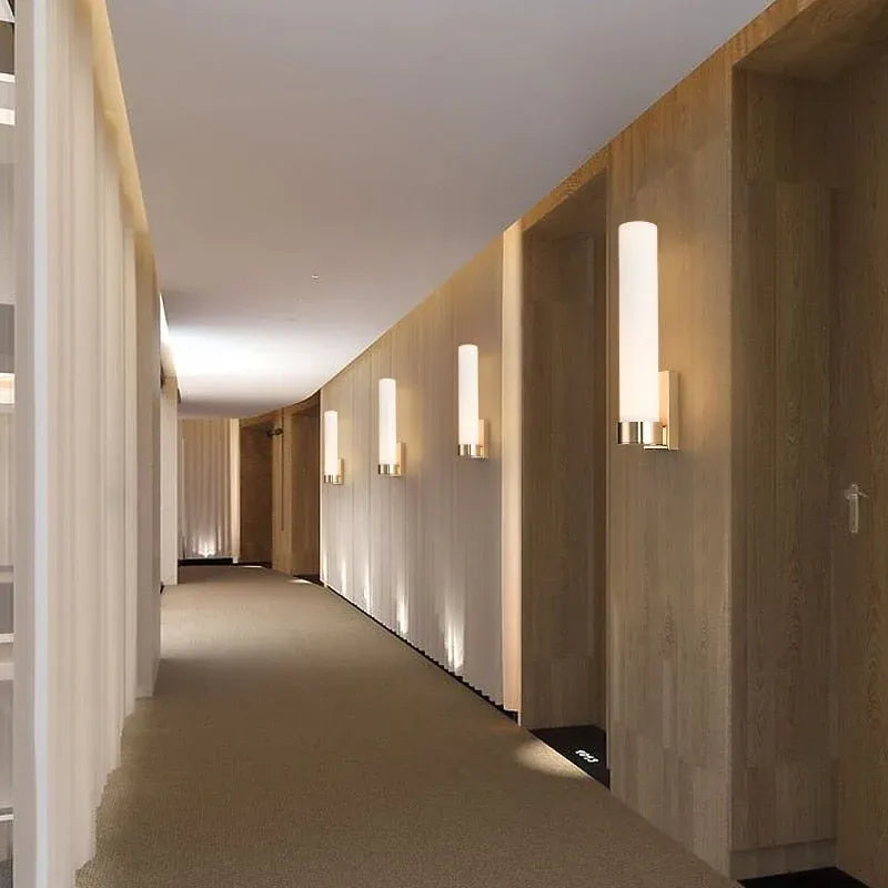 Applique Murale Minimaliste en Or - Éclairage LED Énergétiquement Efficace