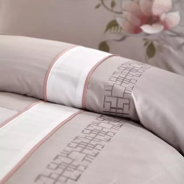 Ensemble de Literie en Coton Égyptien - Douceur et Élégance pour Votre Chambre