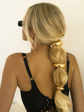 Attache cheveux dorée élégante vue de dos - Majestueux