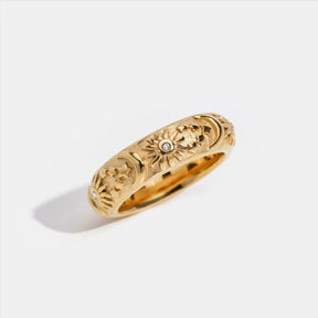 Bague dorée motifs astres sérénité