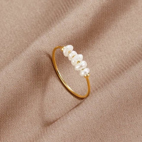 Bague délicate or perle naturelle douceur