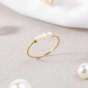 Détail de la bague perle d'eau douce rayonnant