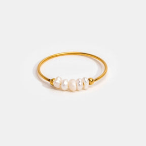 Présentation de la bague perle délicate