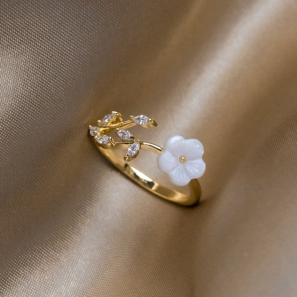 Bague fleur nacre délicate doux