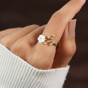 Bague fleur cristaux subtil