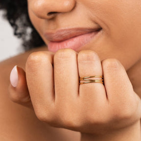 Bague infinie dorée portée lune