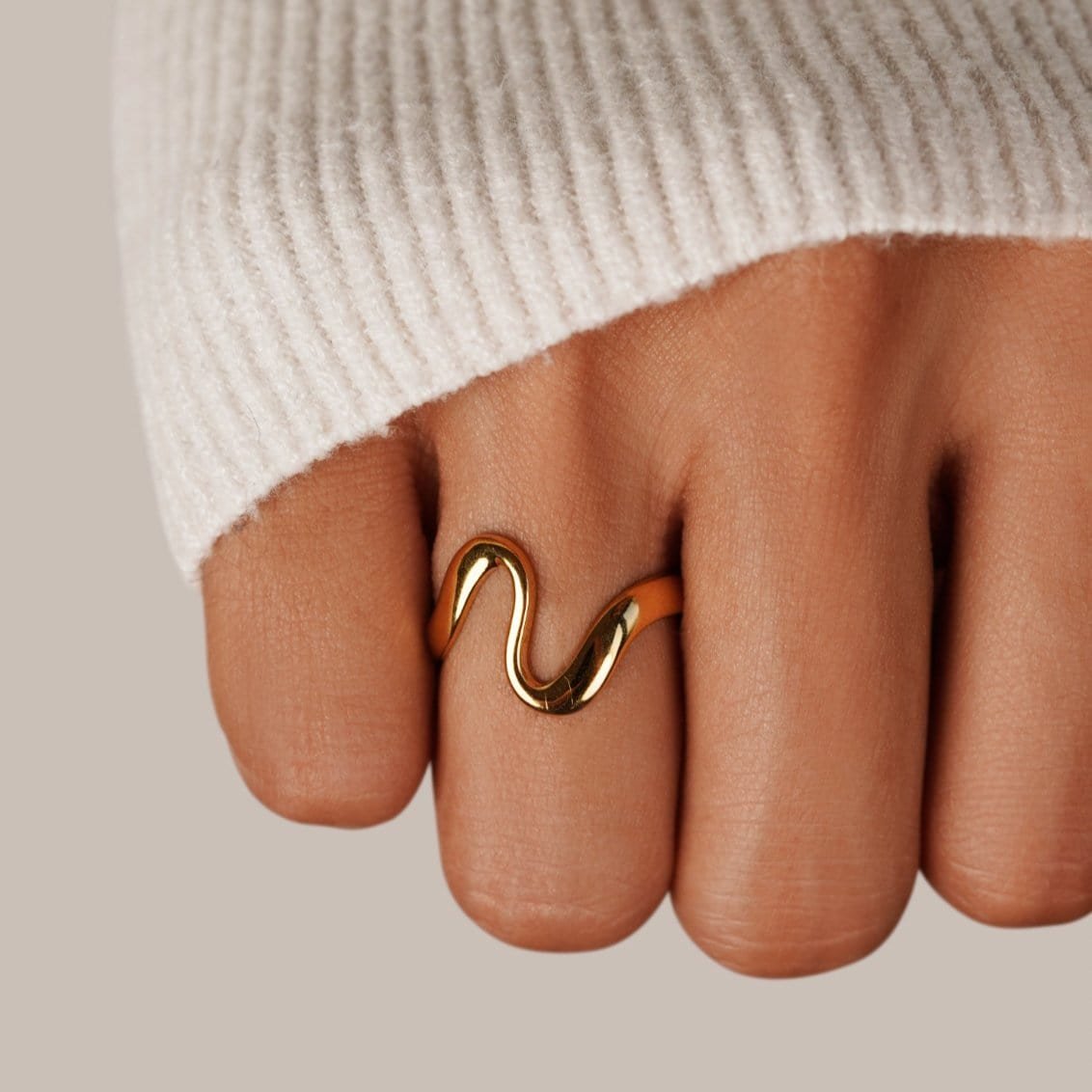 Bague vague dorée vue latérale étoile