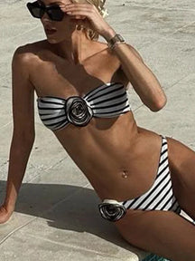 Bikini bandeau noir détail rose paradis
