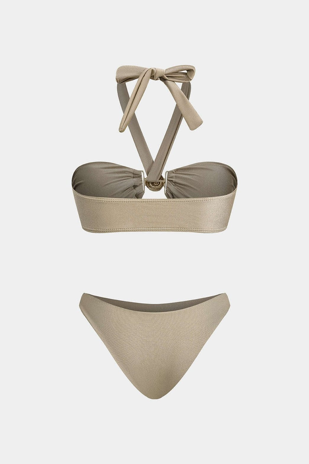 Bikini métallique doré vue dos plage