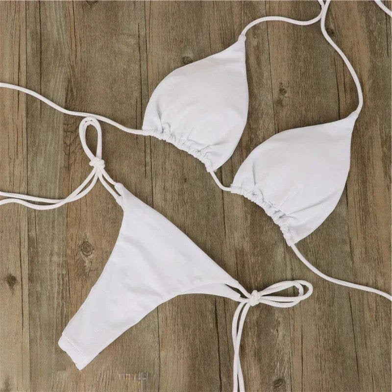 Bikini technologique vue arrière sable