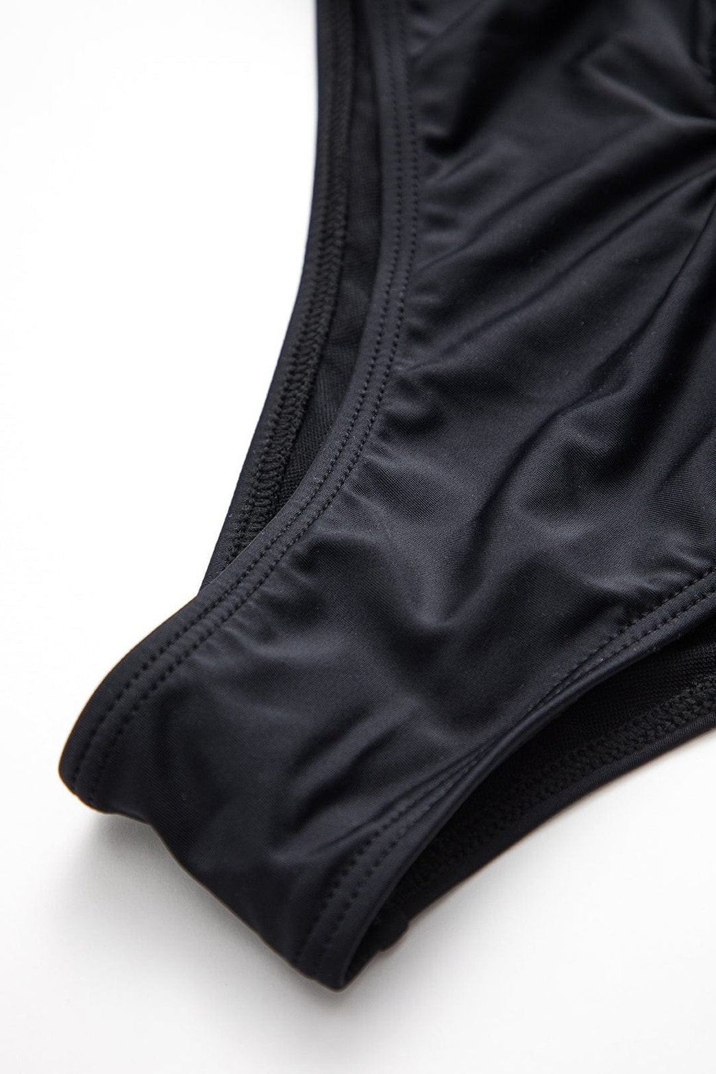 Bikini noir détail bas été