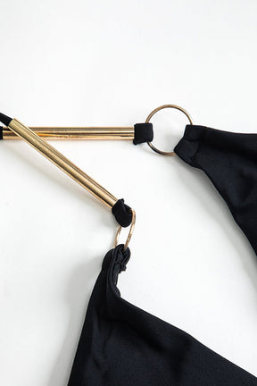 Bikini métallisé noir détail des découpes océan