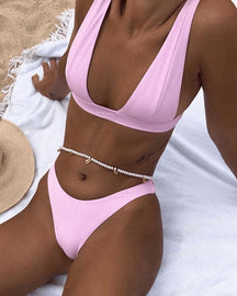 Bikini push-up rose en situation plage soleil