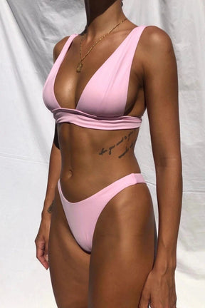 Bikini push-up rose vue dos océan