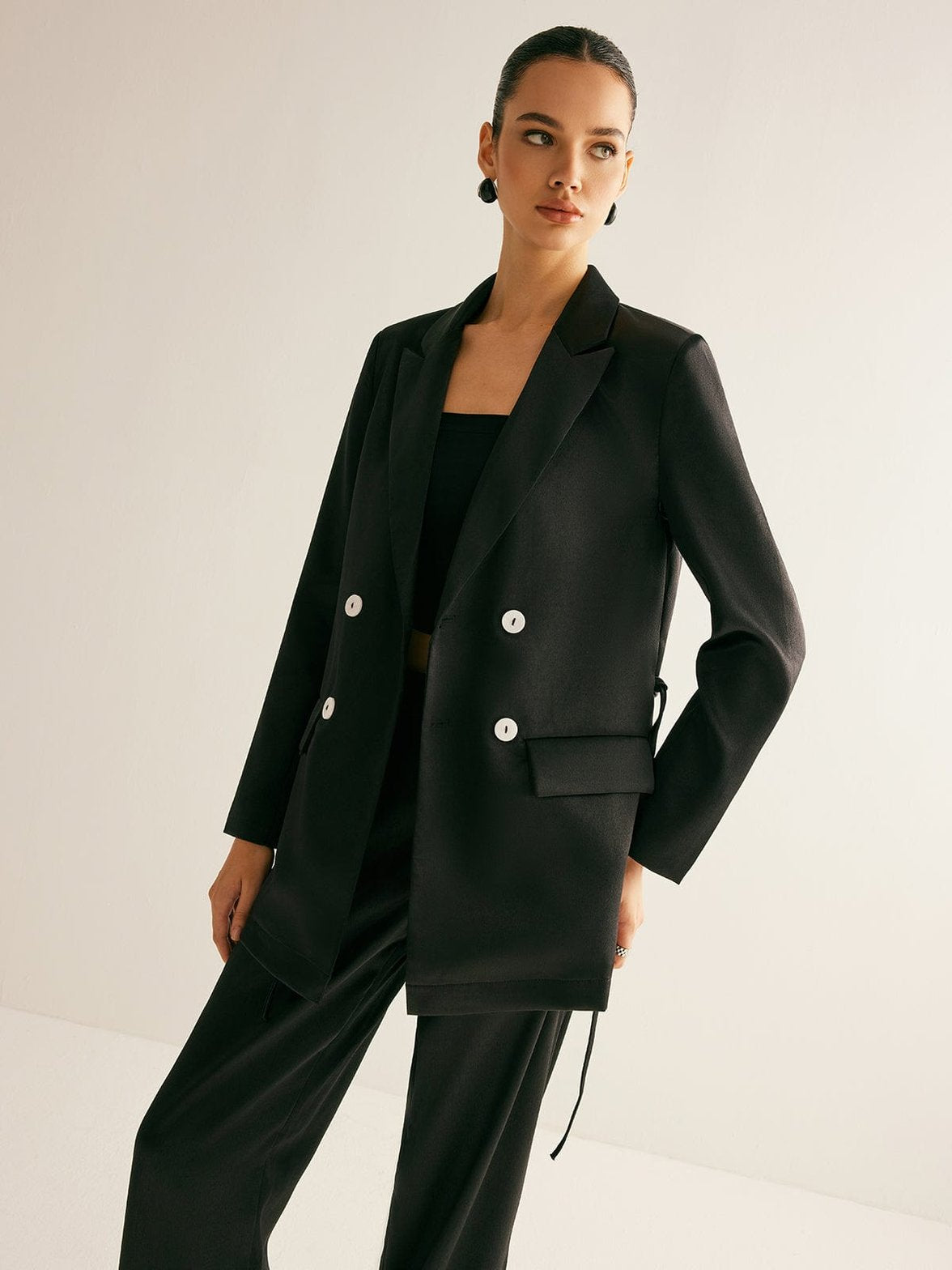Blazer noir élégant vue de face étoile