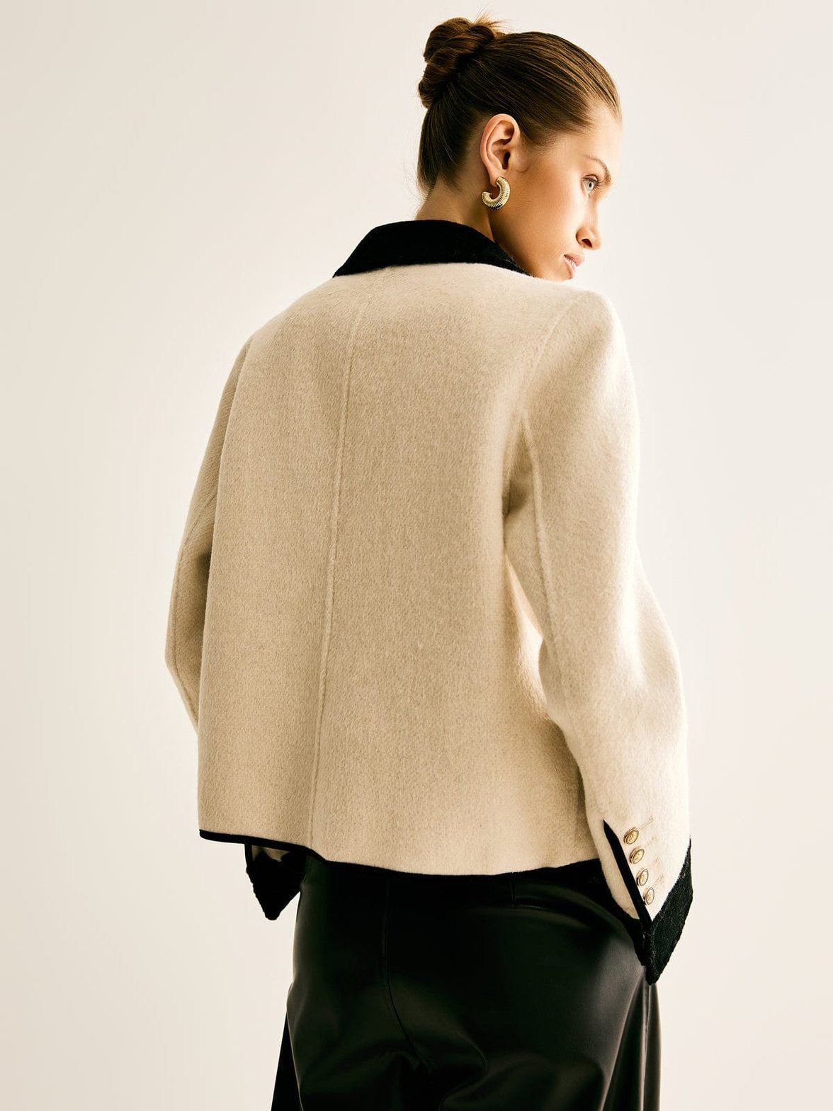 Blazer chic à col contrasté douceur